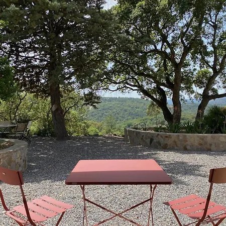Les Aurochs Bed & Breakfast *